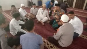 Lewat Safari Jumat, Kapolsek Bajeng Perkenalkan Diri Ke Tomas dan Toga Sebagai Pejabat Baru