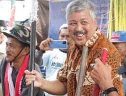 Bupati Pinrang Bersama Masyarakat Dusun Padang Loang Gelar Syukuran Pesta Panen