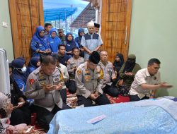 Sampaikan Belasungkawa, Kapolres Gowa Melayat ke Rumah Duka Anggota yang Meninggal