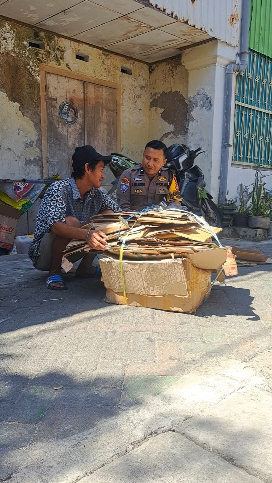 Hadir di tengah Masyarakat Bhabinkamtibamas Melayu Baru Sampaikan Pesan Kamtibmas