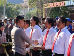 Kapolres Pelabuhan Makassar Berikan Reward kepada Personilnya yang Berprestasi