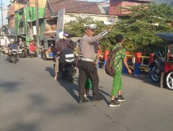 Berikan Pelayanan Prima: Unit Lantas Polsek Ujung Tanah Bantu Anak Sekolah Menyebrang dan Atur Arus Lalu Lintas