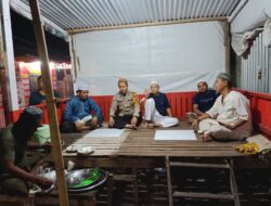 Bhabinkamtibmas Pulau Kodingareng , Ajak Tokoh Masyarakat Berikan Penyuluhan untuk Sukseskan Pilkada Serentak