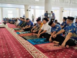Wakili Kapolres Gowa, Kasat Binmas Hadiri Pencerahan Qolbu Jumat Ibadah di Masjid Raya Syekh Yusuf