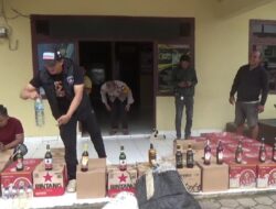 JELANG TAHUN BARU, POLISI RAZIA PENJUAL MIRAS ILEGAL, RATUSAN BOTOL MIRAS BERBAGAI MEREK BERHASIL DISITA.