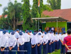 Jadi Pembina Upacara,  Ini Yang Disampaikan Ipda Suardi ke Siswa SMPN 2 Bajeng