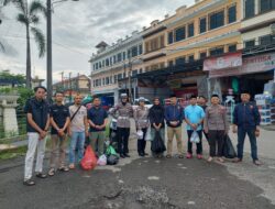 Polres Gowa Kembali Bagikan Takjil kepada Pengendara dan Warga