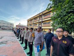 Pimpin Apel Pengecekan Strong Point, Kapolres Gowa Bagikan Pluit Secara Simbolis