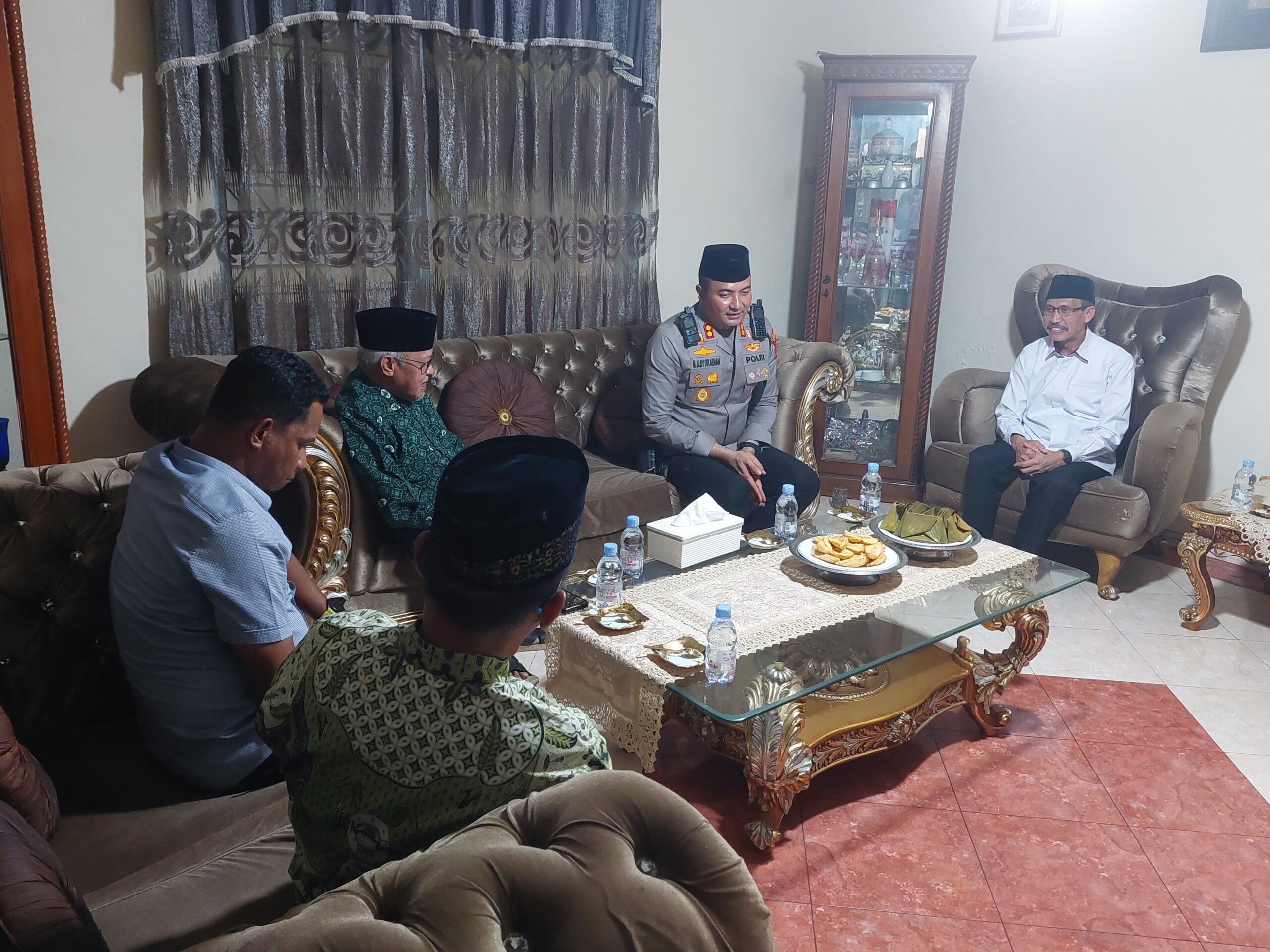 Silaturahmi dan Perkenalan Diri, Kapolres Gowa Kunjungi  Ketua dan Pengurus NU Kabupaten Gowa